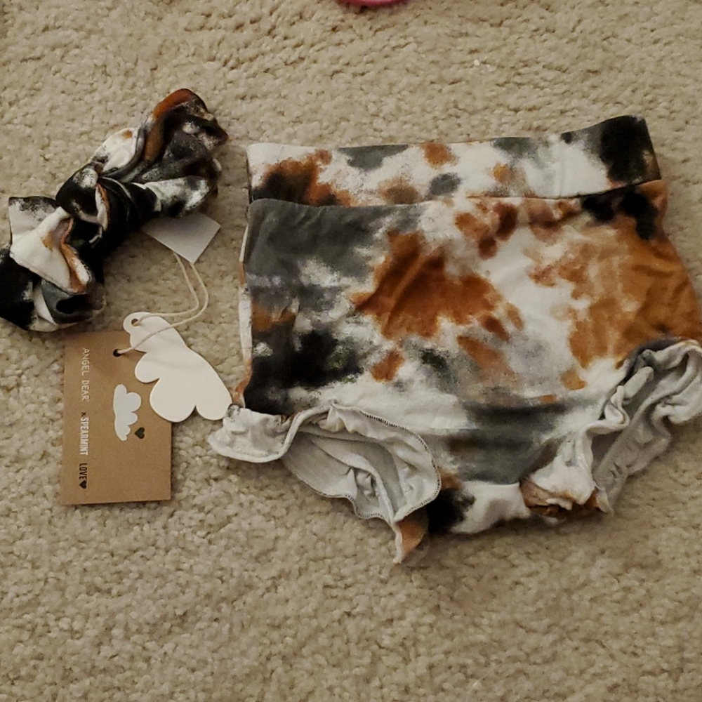 Spearmint bow and bottoms